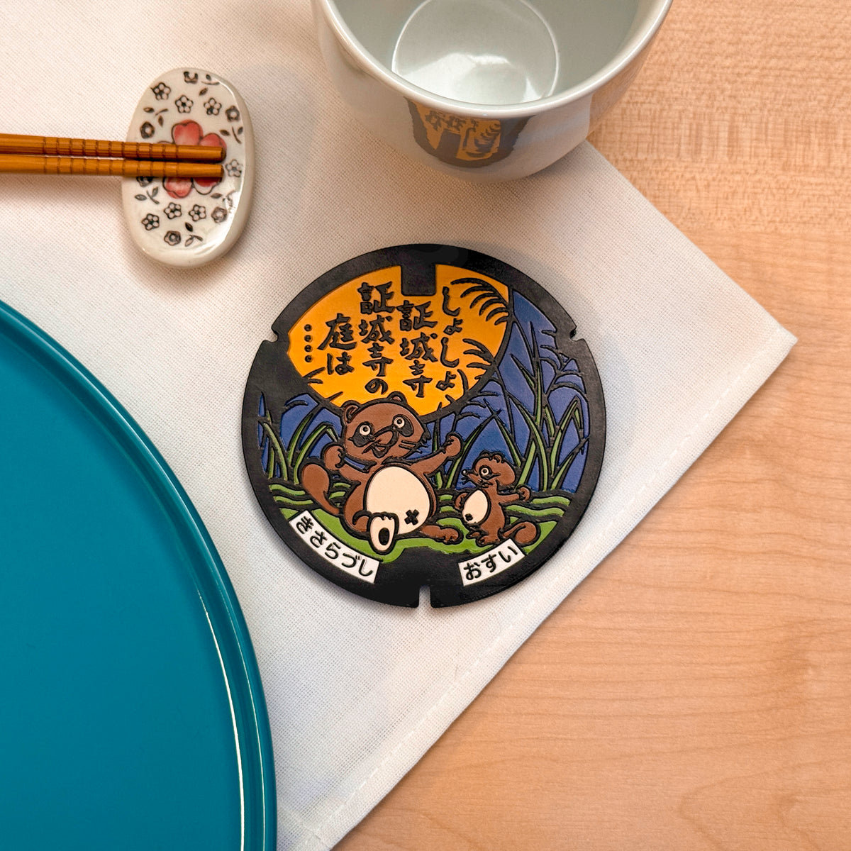 Sottobicchiere ROJI collezione Miti con il design del tombino della leggenda di Shojoji, Kisarazu