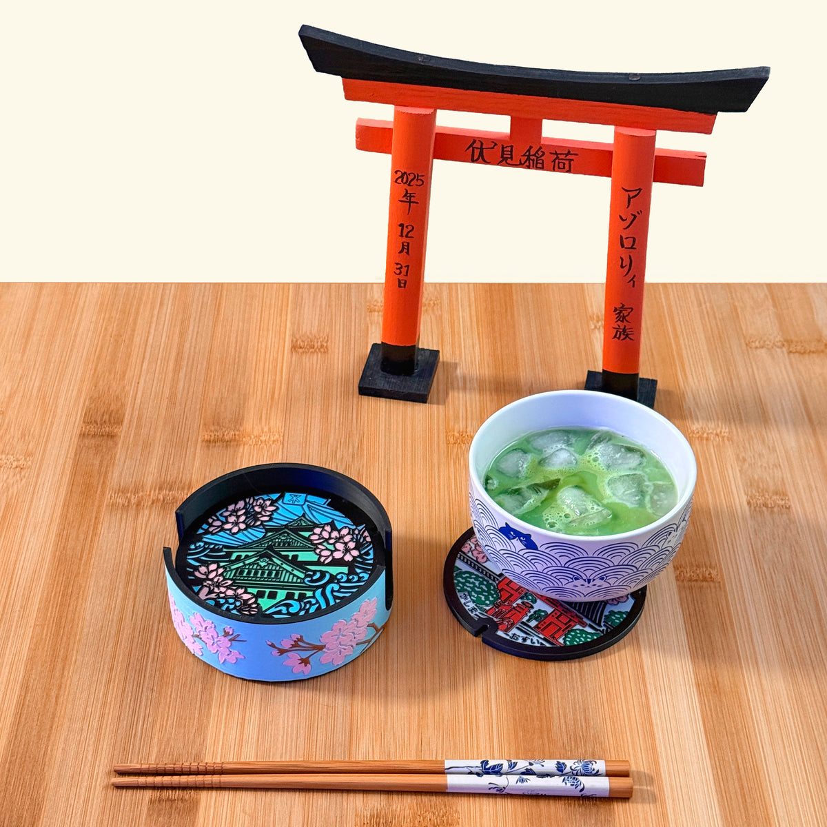 Set sottobicchieri collezione Sakura con porta sottobicchieri in legno ROJI abbinato
